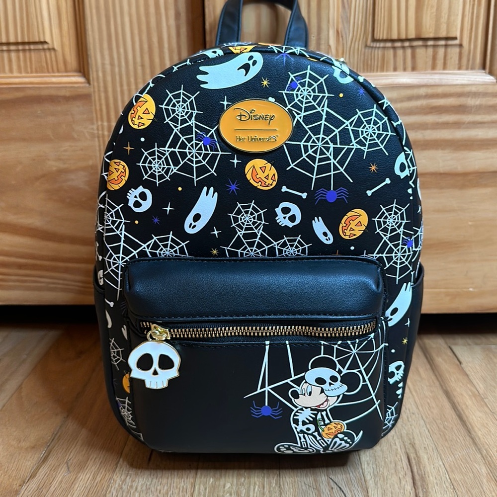 NWT Her Universe Disney Mickey Halloween Skeleton Glow-In-The-Dark Backpack - Picture 4 of 8